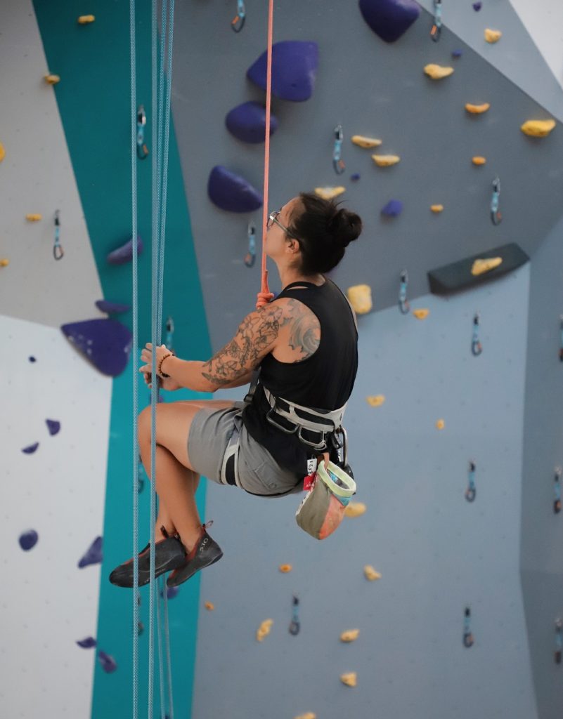 lisa wu august hanging from lead rope